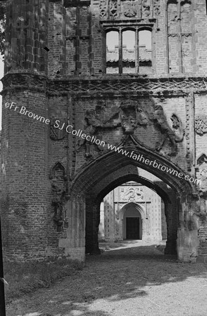 E.BARSHAM MANOR ENTRANCE GATE S.SIDE